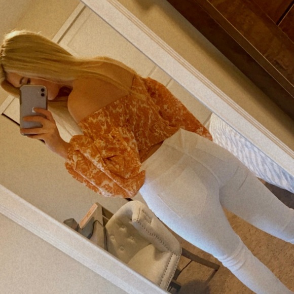 Off The Shoulder Crop Top - Picture 4 of 4